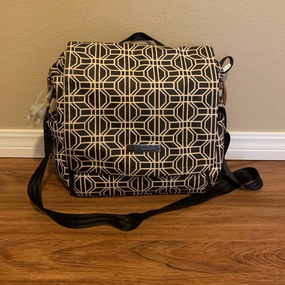 Petunia Pickle Bottom